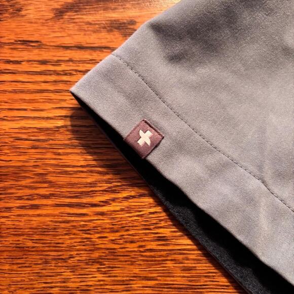 Figs Reversible Scrub Top Grey Women's Size XL Snap closure at Neck Healthcare - Picture 6 of 12